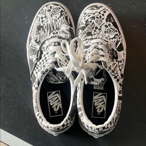 Lady Vans Black and White Graphic Sneakers 7.5